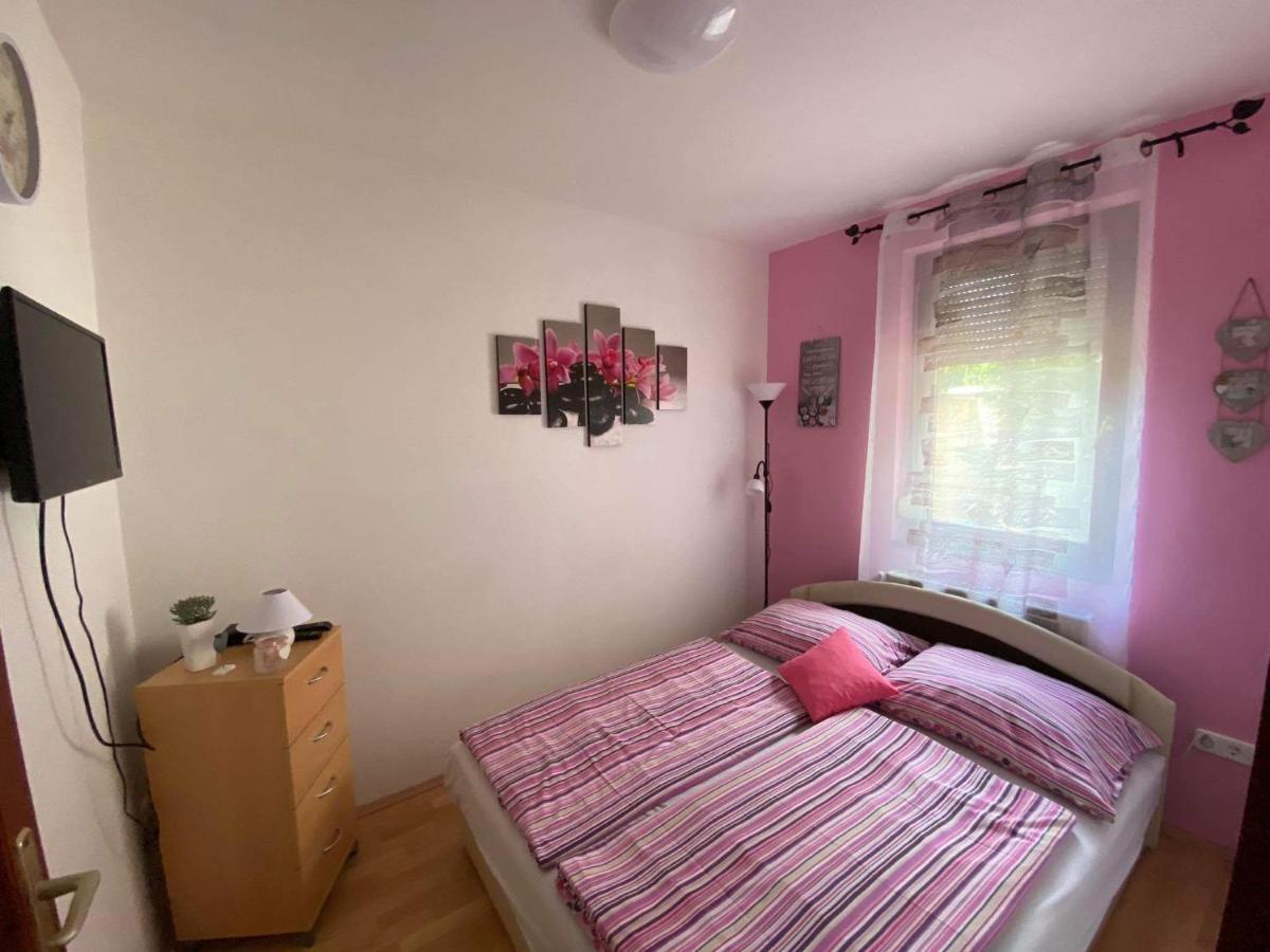 Hellasz Apartman ยูลา ภายนอก รูปภาพ