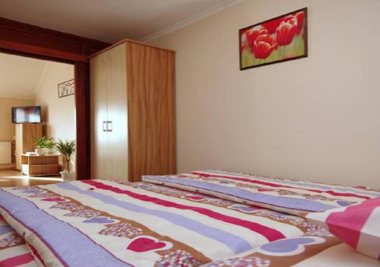 Hellasz Apartman ยูลา ภายนอก รูปภาพ
