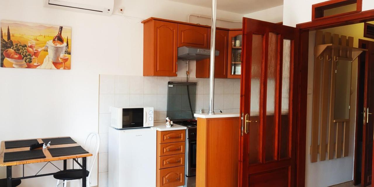 Hellasz Apartman ยูลา ภายนอก รูปภาพ