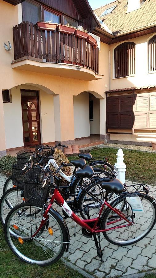 Hellasz Apartman ยูลา ภายนอก รูปภาพ