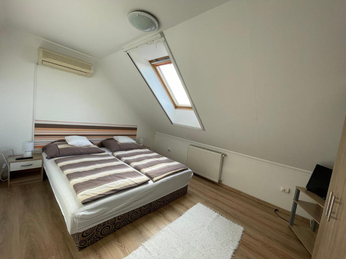 Hellasz Apartman ยูลา ภายนอก รูปภาพ