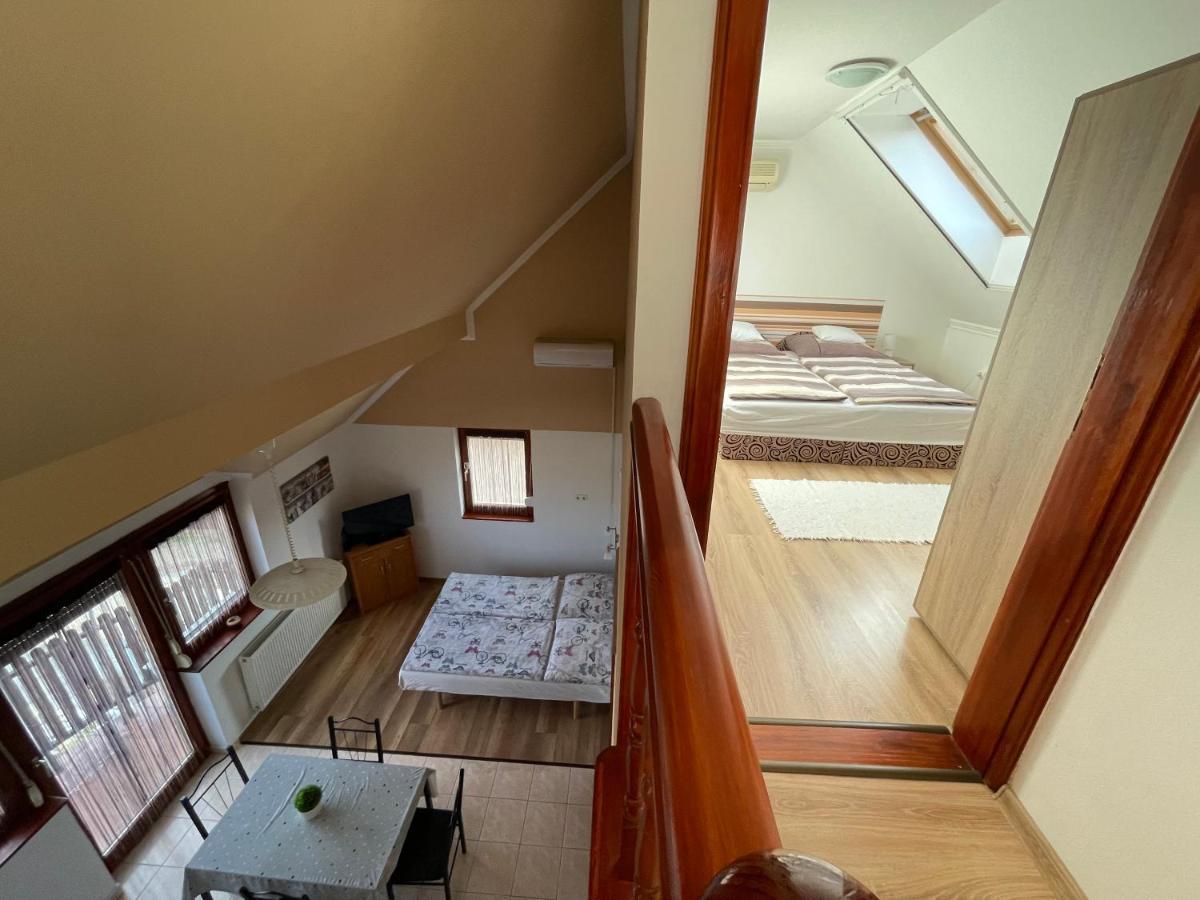 Hellasz Apartman ยูลา ภายนอก รูปภาพ