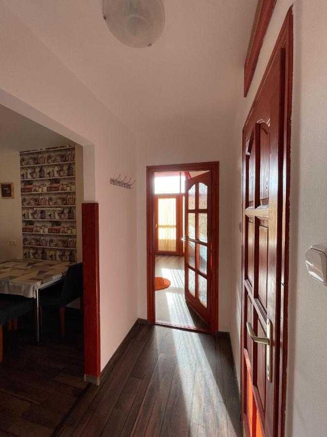 Hellasz Apartman ยูลา ภายนอก รูปภาพ