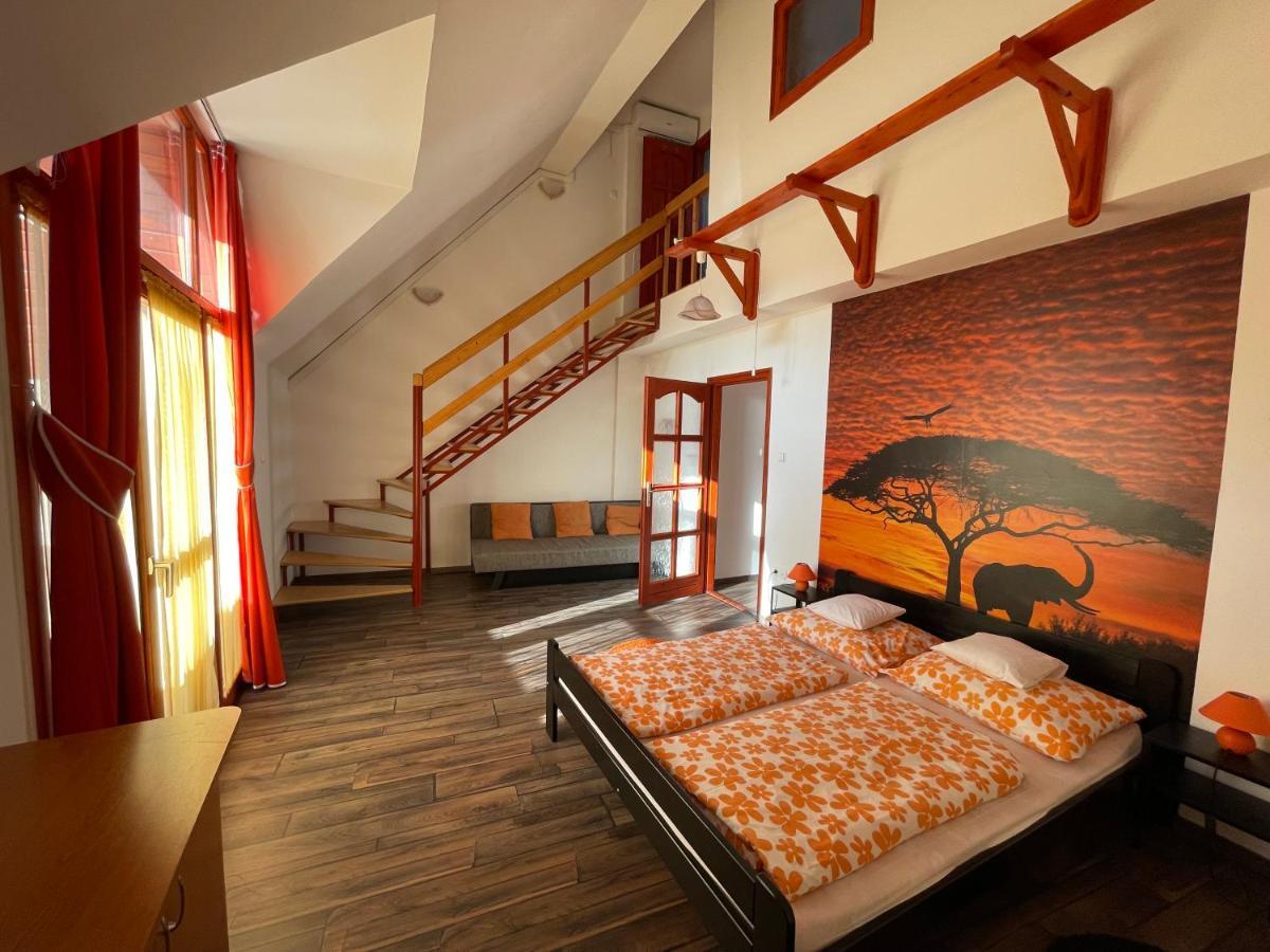 Hellasz Apartman ยูลา ภายนอก รูปภาพ
