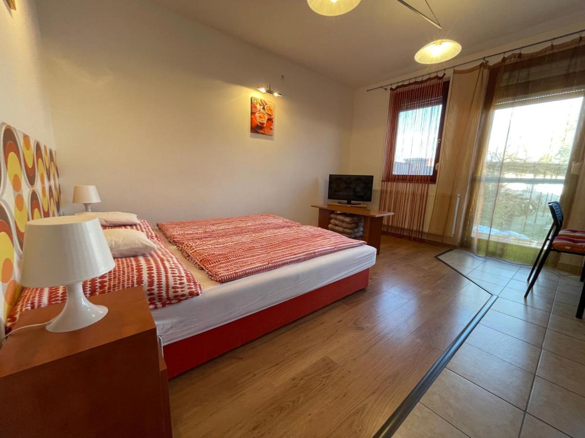 Hellasz Apartman ยูลา ภายนอก รูปภาพ