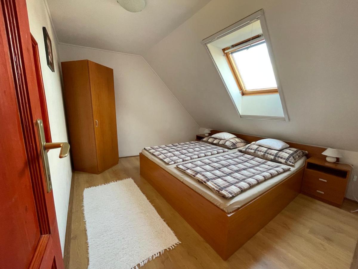 Hellasz Apartman ยูลา ภายนอก รูปภาพ