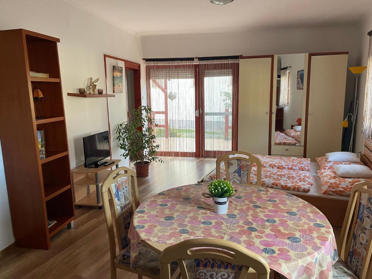Hellasz Apartman ยูลา ภายนอก รูปภาพ