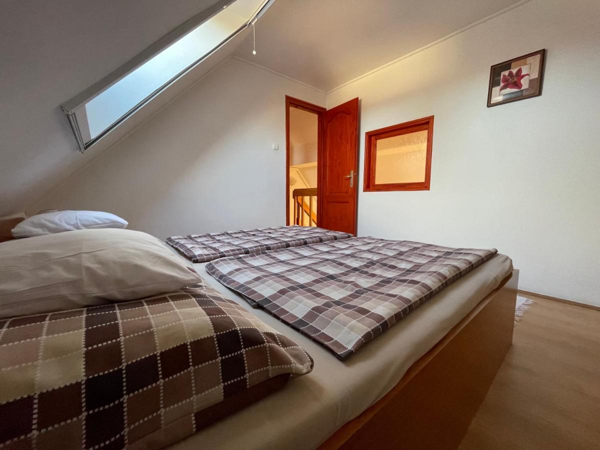 Hellasz Apartman ยูลา ภายนอก รูปภาพ