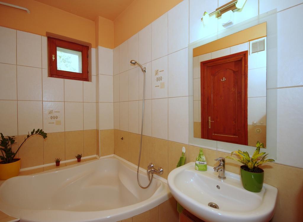 Hellasz Apartman ยูลา ห้อง รูปภาพ