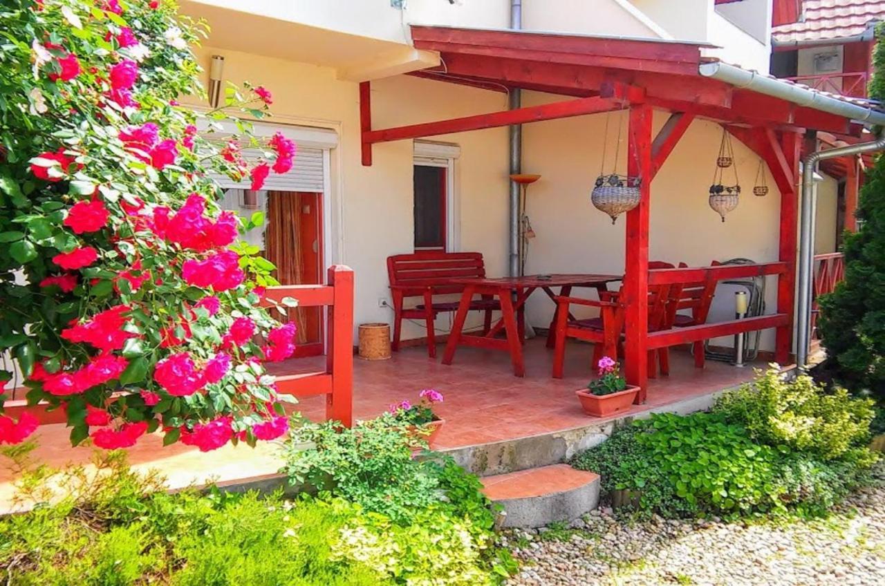 Hellasz Apartman ยูลา ภายนอก รูปภาพ